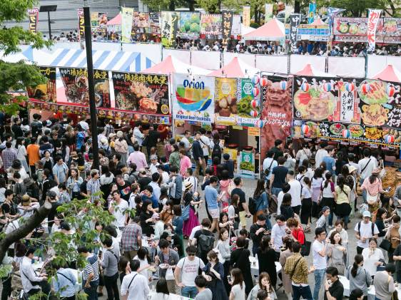 crowds visiting okinawa festival in tokyo